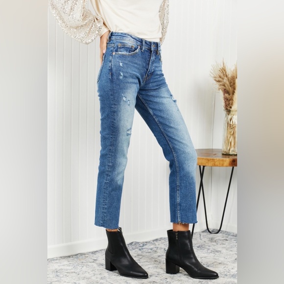 Distressed Raw Hem Cropped Jeans - Picture 2 of 5